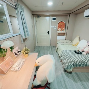 旺角青年公寓CD区C8-独卫超值单间有窗专业学生公寓，理工16分都会15分，旺角站270米，电梯洋楼