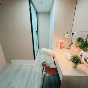 旺角青年公寓CD区C8-独卫超值单间有窗专业学生公寓，理工16分都会15分，旺角站270米，电梯洋楼