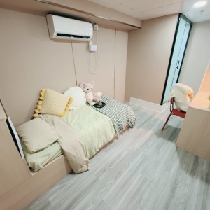 旺角青年公寓CD区C8-独卫超值单间有窗专业学生公寓，理工16分都会15分，旺角站270米，电梯洋楼