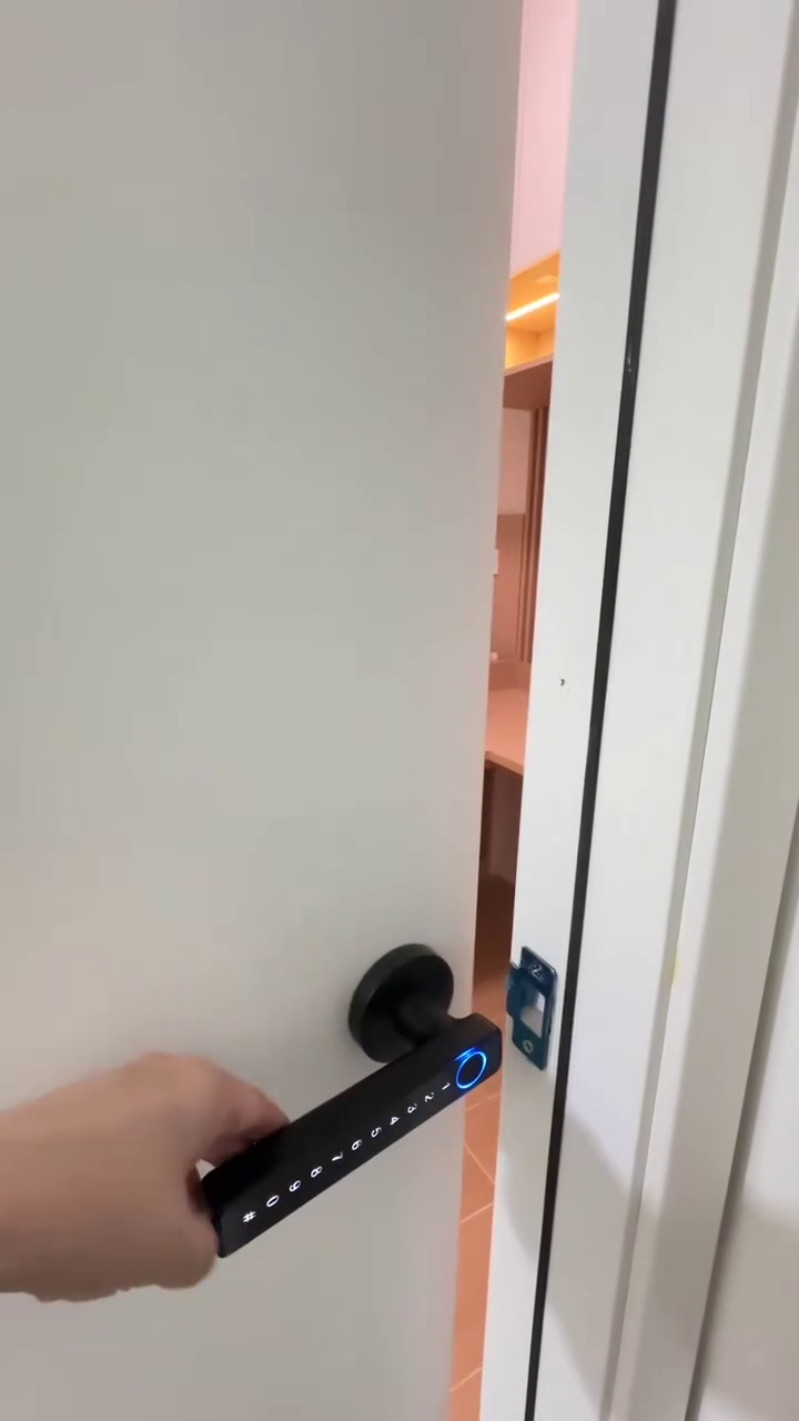 尖沙咀加连威老道46-48号恒隆银行大厦studio HL6B03/04,理工步行可达近地铁站,工作就读都适合图1