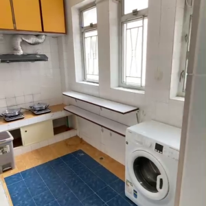 薄扶林31号学生公寓C房-仅限男生，港大只要步行三百米，堪比宿舍！只要7k+!港铁香港大学站距离550米，去哪儿都方便