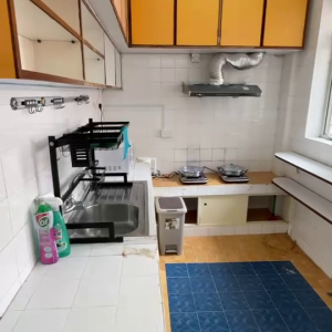 薄扶林31号学生公寓C房-仅限男生，港大只要步行三百米，堪比宿舍！只要7k+!港铁香港大学站距离550米，去哪儿都方便