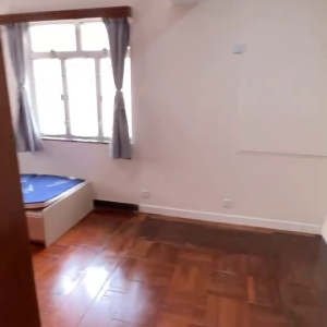 薄扶林31号学生公寓E房双人间-仅限男生，港大只要步行三百米，堪比宿舍！只要7k+!港铁香港大学站距离550米，去哪儿都方便