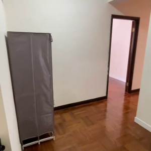 薄扶林31号学生公寓E房双人间-仅限男生，港大只要步行三百米，堪比宿舍！只要7k+!港铁香港大学站距离550米，去哪儿都方便