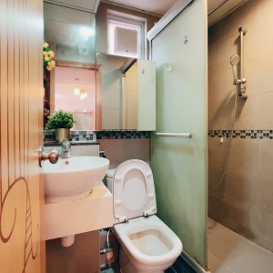 岭南-兆康苑501室一期B-男生优先，岭南大学步行15分即达，小区门口就是地铁站