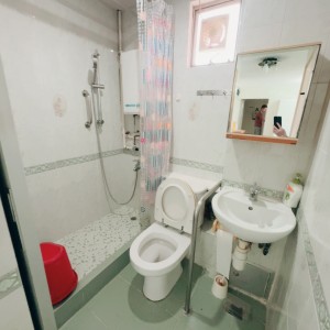 岭南-兆康苑2402室二十一期A2-男生优先，岭南大学步行15分即达，小区门口就是地铁站