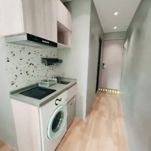 佐敦华丰大厦6FstudioB室--佐敦站就在楼下，步行+巴士5分钟即可到达理工，纯步行850米。城大浸会都会也可选，通勤全部半小时内