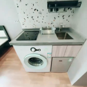 佐敦华丰大厦6FstudioB室--佐敦站就在楼下，步行+巴士5分钟即可到达理工，纯步行850米。城大浸会都会也可选，通勤全部半小时内