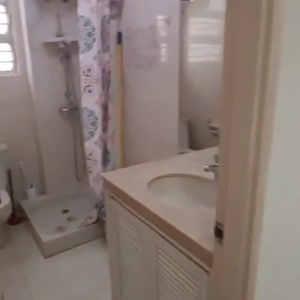 港岛庆云大厦单间公寓C房-居民区港大步行7分钟，生活便利，西营盘地铁站步行6分