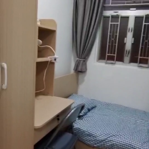 中西区皇后大道西带窗单间1B-C，港大步行750米，地铁站步行270米，巴士站1分即达，周边多个商超食肆