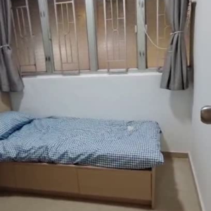 中西区皇后大道西带窗单间1B-A，港大步行500米，地铁站步行270米，巴士站1分即达，周边多个商超食肆