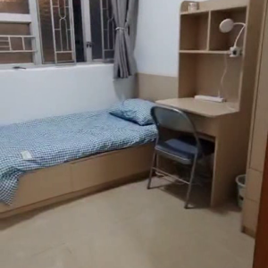 中西区皇后大道西带窗单间1B-B，港大步行750米，地铁站步行270米，巴士站1分即达，周边多个商超食肆