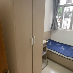 中西区皇后大道西带窗单间1C-A，港大步行750米，地铁站步行270米，巴士站1分即达，周边多个商超食肆