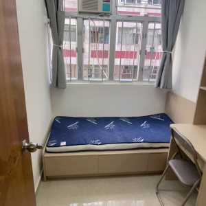 中西区皇后大道西带窗单间1C-B，港大步行750米，地铁站步行270米，巴士站1分即达，周边多个商超食肆