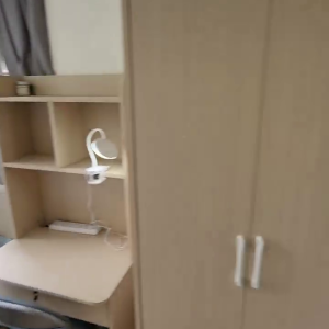 中西区皇后大道西带窗单间2A-B，港大步行750米，地铁站步行270米，巴士站1分即达，周边多个商超食肆