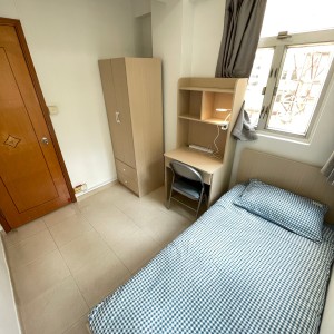 中西区皇后大道西带窗单间2B-A，港大步行750米，地铁站步行270米，巴士站1分即达，周边多个商超食肆