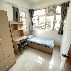 中西区皇后大道西带窗单间2B-A，港大步行750米，地铁站步行270米，巴士站1分即达，周边多个商超食肆