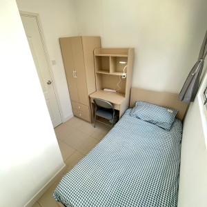 中西区皇后大道西带窗单间2B-C，港大步行750米，地铁站步行270米，巴士站1分即达，周边多个商超食肆