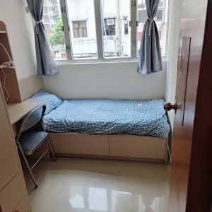 中西区皇后大道西带窗单间2C-A，港大步行750米，地铁站步行270米，巴士站1分即达，周边生活配套齐全吃饭出行都方便