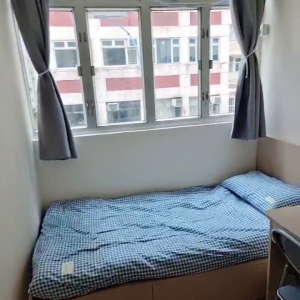 中西区皇后大道西带窗单间2C-B，港大步行750米，地铁站步行270米，巴士站1分即达，周边生活配套齐全吃饭出行都方便