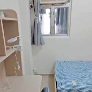 中西区皇后大道西带窗单间2C-C，港大步行750米，地铁站步行270米，巴士站1分即达，周边生活配套齐全吃饭出行都方便