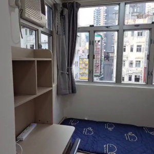 中西区皇后大道西带窗单间3A-A，港大步行750米，地铁站步行270米，巴士站1分即达，周边生活配套齐全吃饭出行都方便
