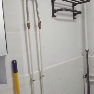 中西区皇后大道西带窗单间3B-A，港大步行500米，地铁站步行270米，巴士站1分即达，周边生活配套齐全吃饭出行都方便