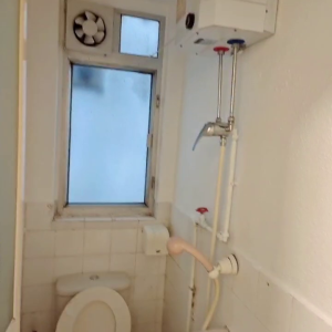 中西区皇后大道西带窗单间3C-B，港大步行500米，地铁站步行270米，巴士站1分即达，周边生活配套齐全吃饭出行都方便