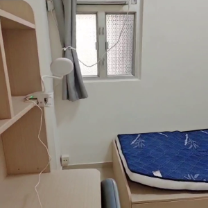 中西区皇后大道西带窗单间3C-C，港大步行500米，地铁站步行270米，巴士站1分即达，周边生活配套齐全吃饭出行都方便