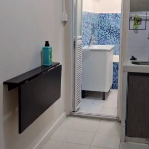 中西区皇后大道西带窗单间5A-A，仅限女生，港大步行500米，地铁站步行270米，巴士站1分即达，周边生活配套齐全吃饭出行都方便