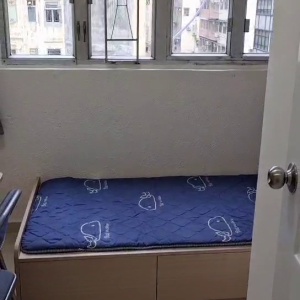 中西区皇后大道西带窗单间5B-C，港大步行500米，地铁站步行270米，巴士站1分即达，周边生活配套齐全吃饭出行都方便