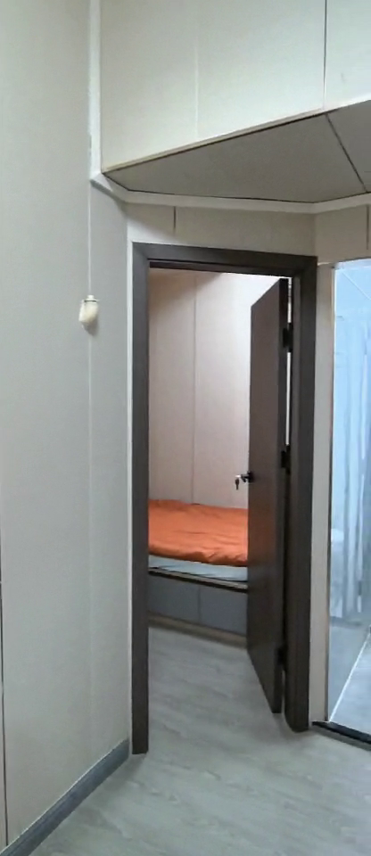 尖沙咀65号308单人套间-带客厅卧室厨卫完全分离，居住更舒适，理工步行只要五分钟！都会大学巴士通勤15分钟图1