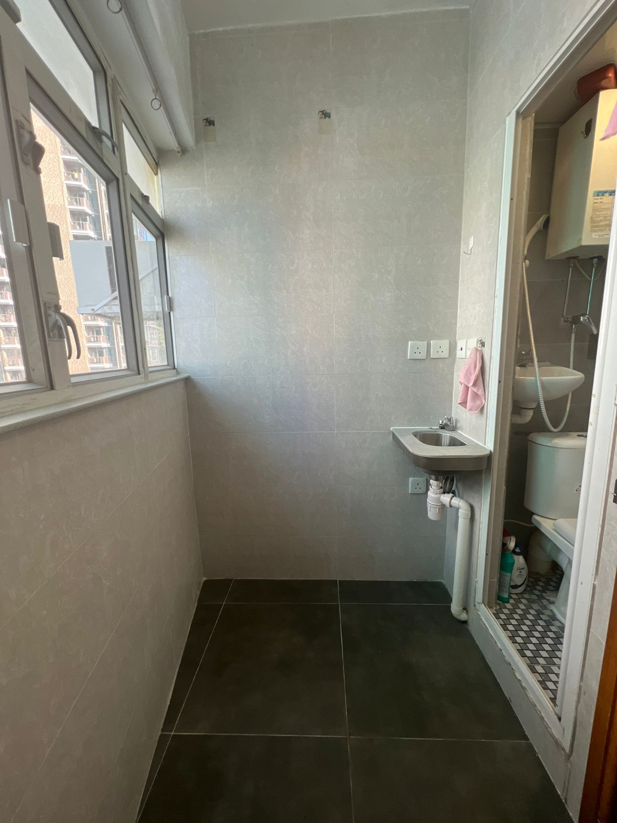 深水埗南都大廈11F 7室C房studio-城大地铁一站即达，浸会20分钟通勤时间，周边三个地铁站方便通勤图1