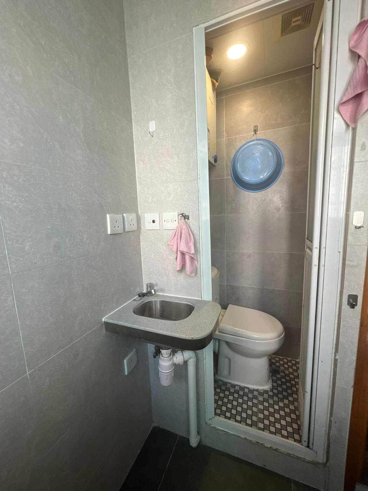 深水埗南都大廈11F 7室C房studio-城大地铁一站即达，浸会20分钟通勤时间，周边三个地铁站方便通勤图3