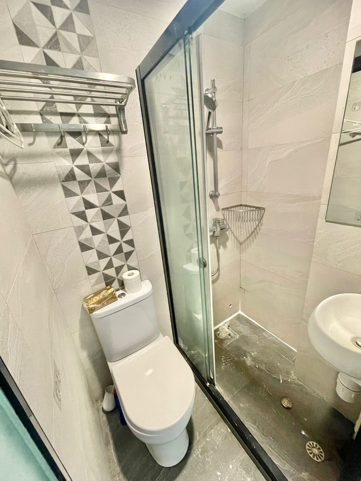 九龙界限街144A号2楼C房studio-步行可达浸会!步行+巴士只要11分钟,城市大学19分钟即到图3