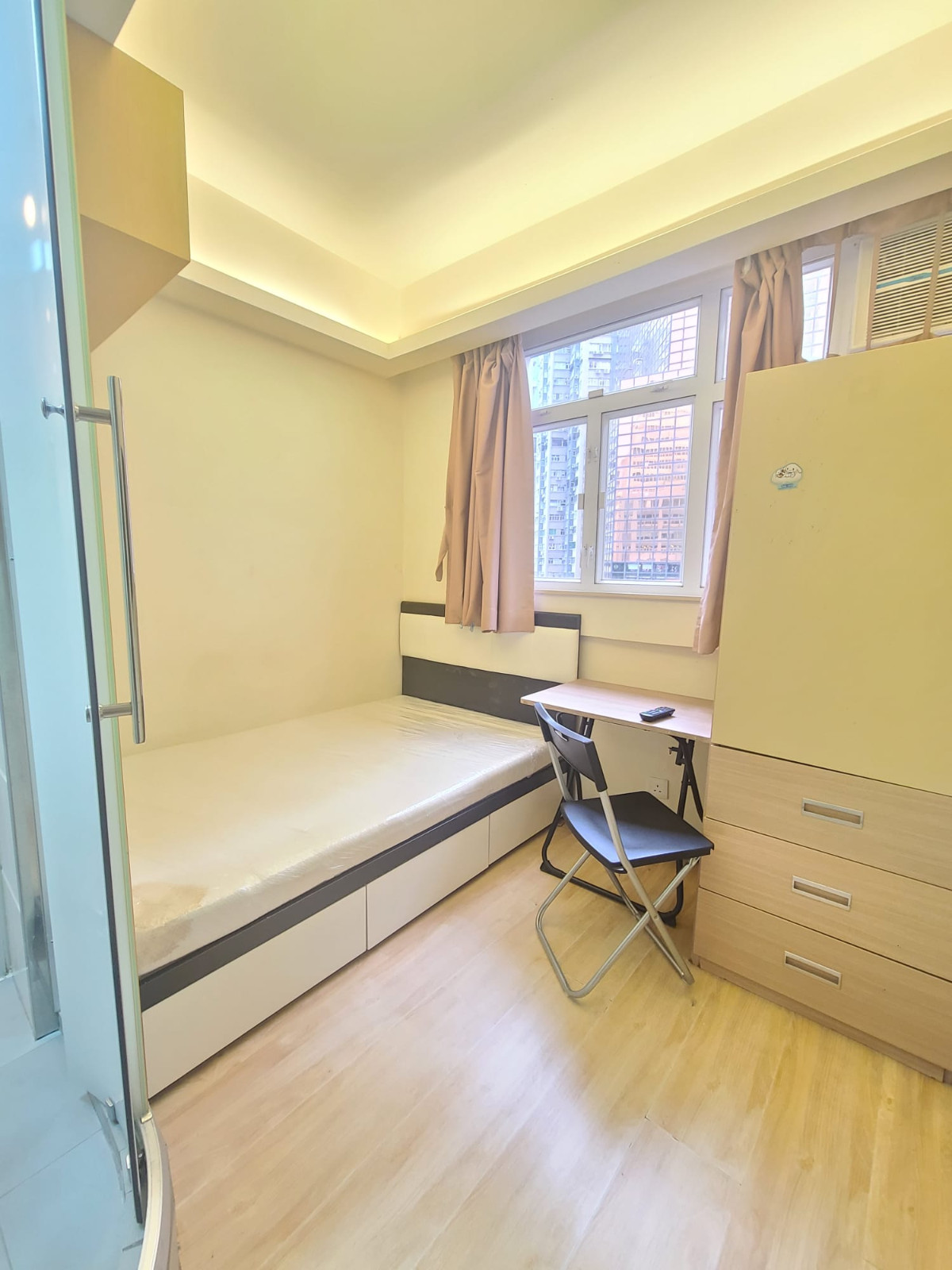 铜锣湾广安大厦9楼B室C房studio-港大通勤18分,路对面就是铜锣湾站,周围商圈密布图2