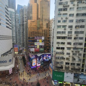 铜锣湾广安大厦9楼B室C房studio-港大通勤18分，路对面就是铜锣湾站，周围商圈密布