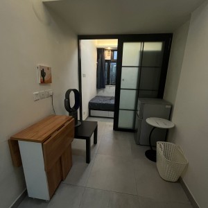 尖沙咀华敦大厦studio B1室C房-理工步行900米，距尖沙咀地铁仅80米