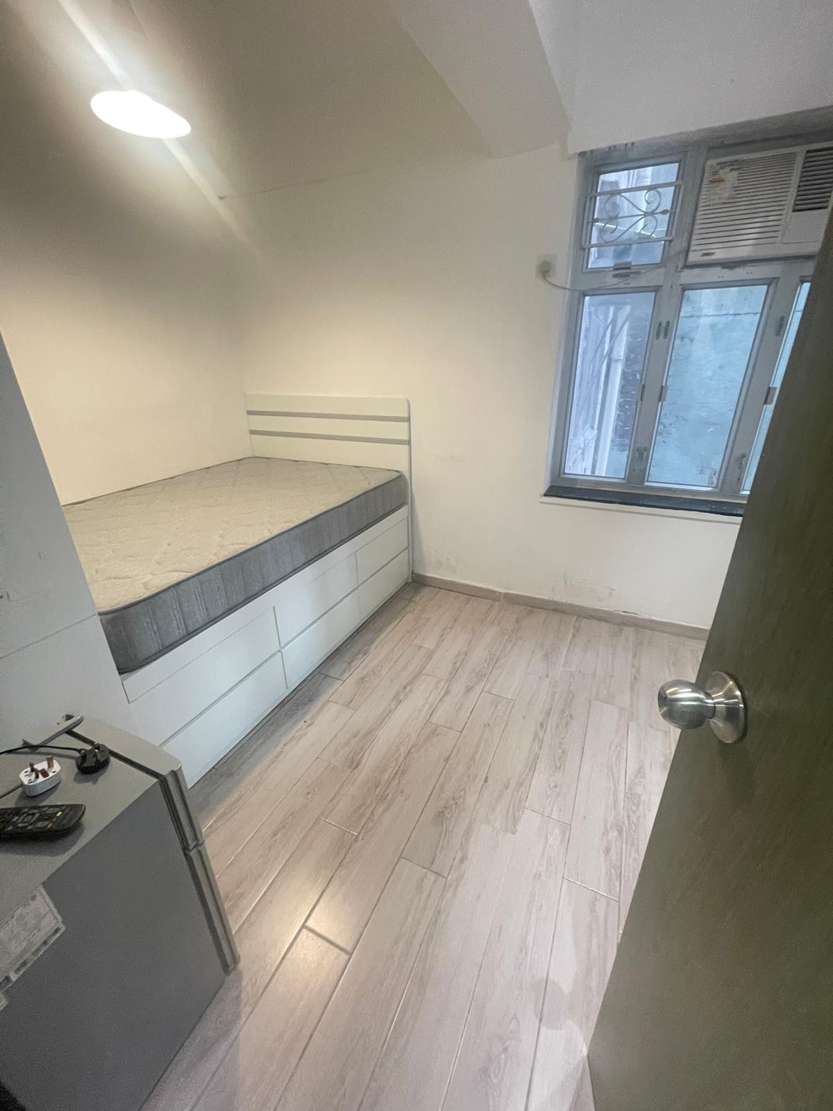 尖沙咀龙记大厦5楼A房A室studio-巴士到理工仅需4分！步行仅需700米！简直是理工附近公寓天花板图3