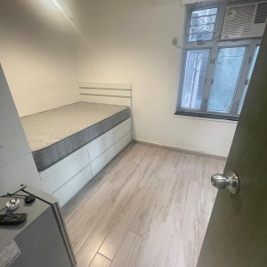 尖沙咀龙记大厦5楼A房A室studio-巴士到理工仅需4分！步行仅需700米！简直是理工附近公寓天花板