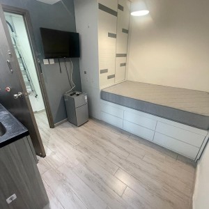 尖沙咀龙记大厦5楼A房A室studio-巴士到理工仅需4分！步行仅需700米！简直是理工附近公寓天花板