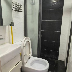 北角马宝道44号4楼A房一室一厅-港大25分通勤，港铁北角站步行1分，周边超多巴士站