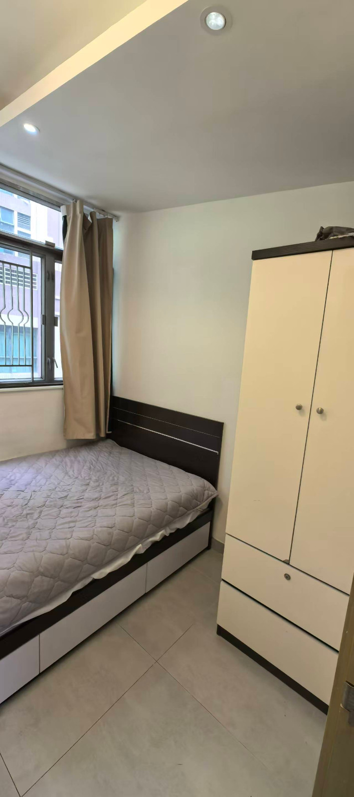 北角马宝道44号4楼A房一室一厅-港大25分通勤，港铁北角站步行1分，周边超多巴士站图4