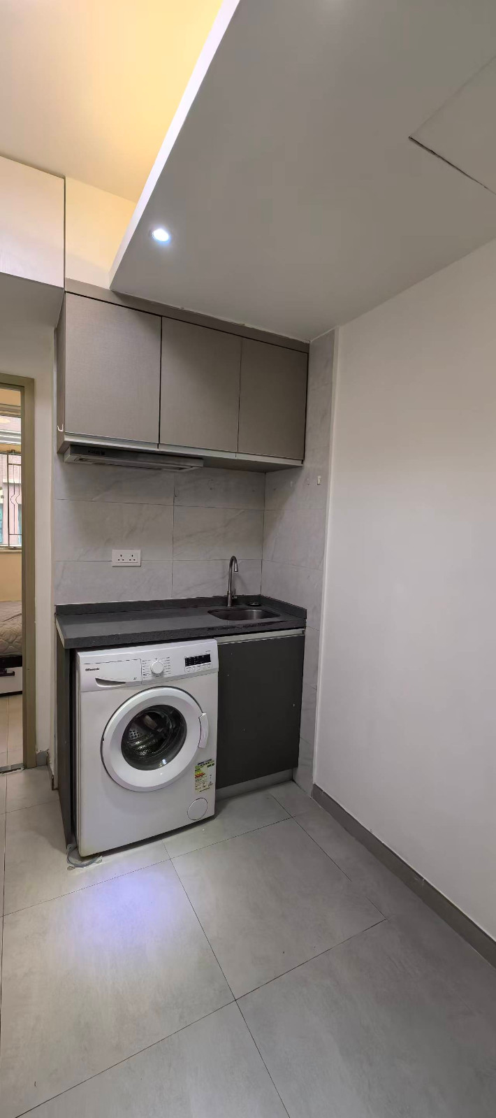 北角马宝道44号4楼A房一室一厅-港大25分通勤，港铁北角站步行1分，周边超多巴士站图3