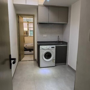 北角马宝道44号4楼A房一室一厅-港大25分通勤，港铁北角站步行1分，周边超多巴士站