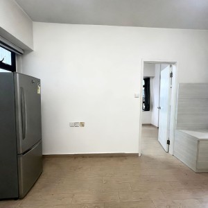 北角新达大厦18楼B室一室一厅-独立客厅卧室厨卫，生活空间超大，港大港铁9站即达，距北角站步行5分