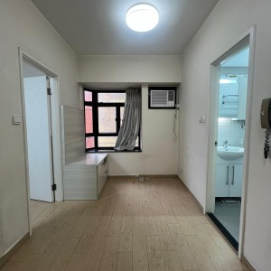 北角新达大厦18楼B室一室一厅-独立客厅卧室厨卫，生活空间超大，港大港铁9站即达，距北角站步行5分