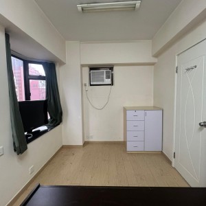 北角新达大厦18楼B室一室一厅-独立客厅卧室厨卫，生活空间超大，港大港铁9站即达，距北角站步行5分