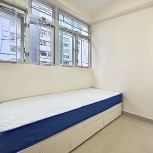 港岛中亚大厦海景房-四房一卫， 房内就能看到绝佳海景，步行15分钟到达港大核心区，港铁港大站步行3分