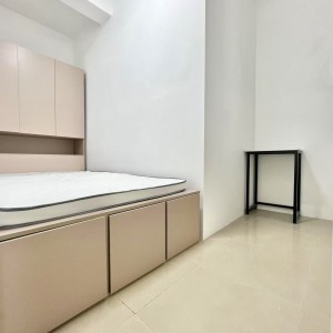 港岛中亚大厦海景房-四房一卫， 房内就能看到绝佳海景，步行15分钟到达港大核心区，港铁港大站步行3分